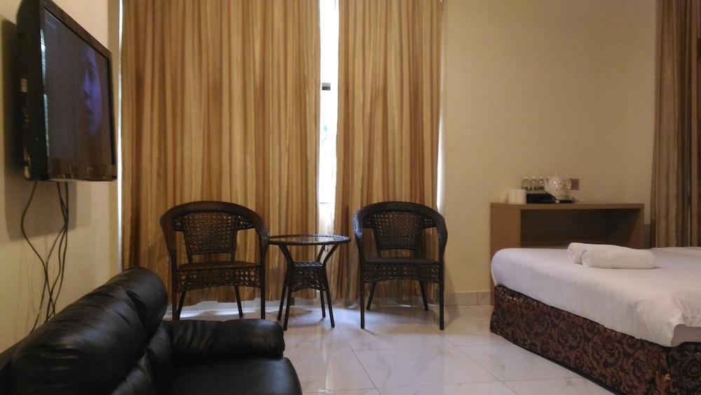 צ'ראס Lbs Hotel מראה חיצוני תמונה
