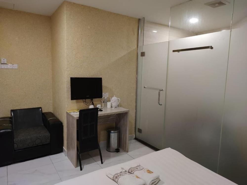 צ'ראס Lbs Hotel מראה חיצוני תמונה